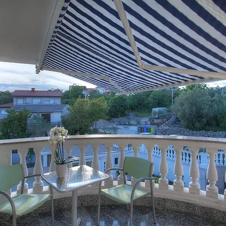 Buric Fw 1 Mit Garten & Gedeckte Terrasse Čižići