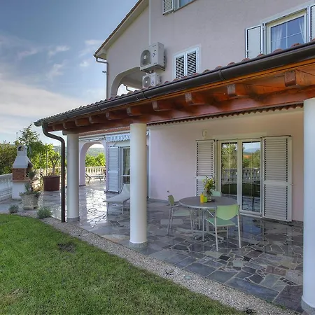 Buric Fw 1 Mit Garten & Gedeckte Terrasse * Čižići